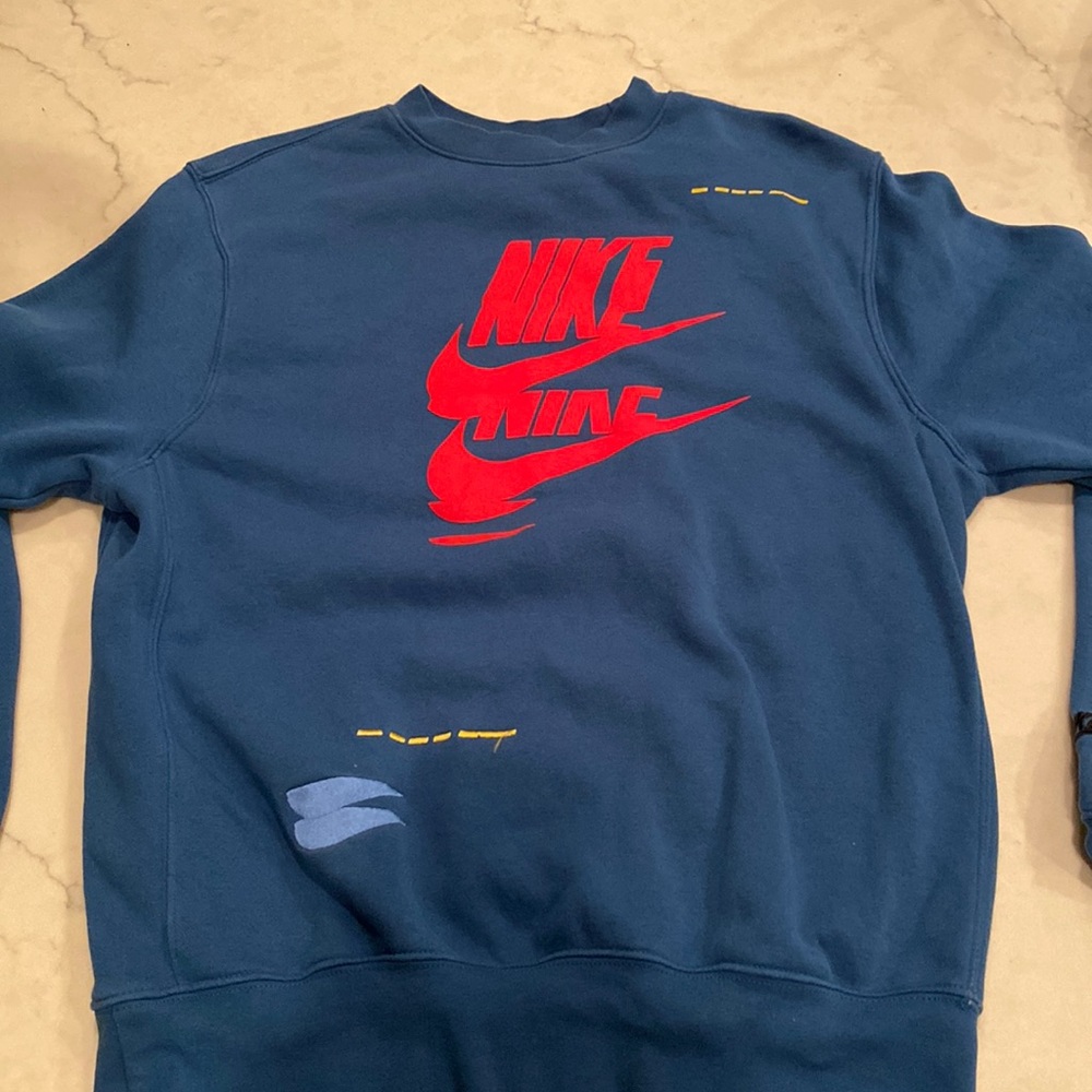 BRAND NEW Nike Crewneck